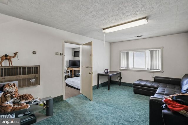 501 BREEZEWOOD RD S, Breezewood, PA 15533