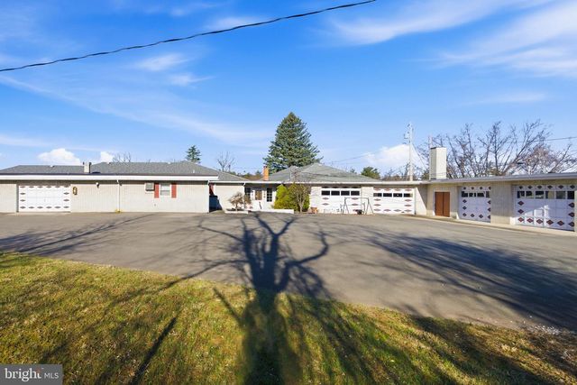 501 BREEZEWOOD RD S, Breezewood, PA 15533