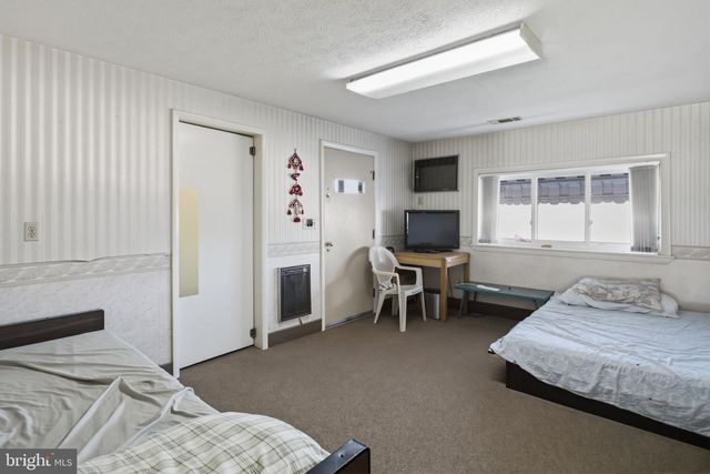 501 BREEZEWOOD RD S, Breezewood, PA 15533