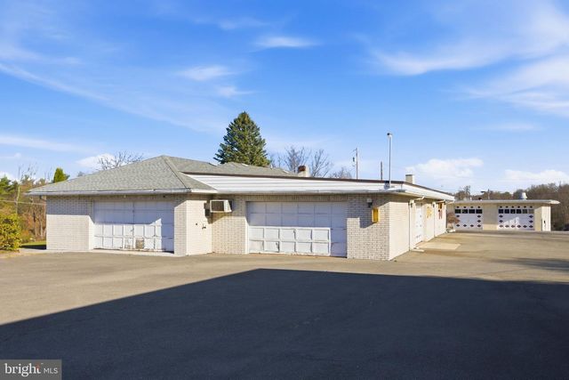 501 BREEZEWOOD RD S, Breezewood, PA 15533