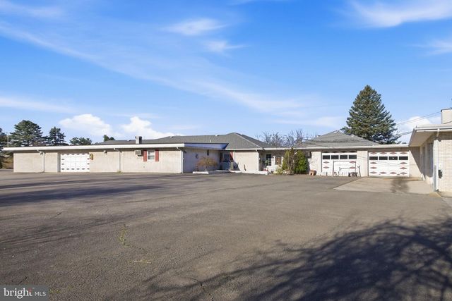 501 BREEZEWOOD RD S, Breezewood, PA 15533