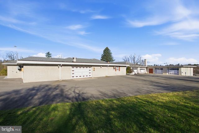 501 BREEZEWOOD RD S, Breezewood, PA 15533