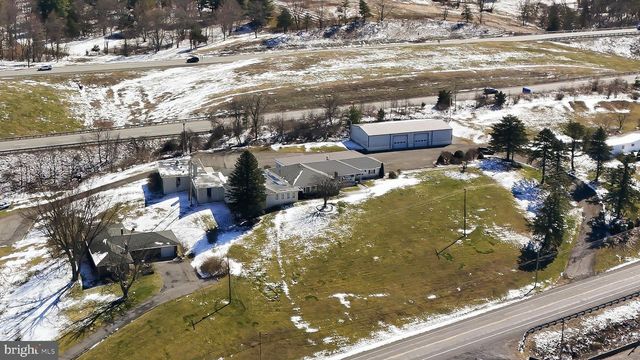 501 BREEZEWOOD RD S, Breezewood, PA 15533