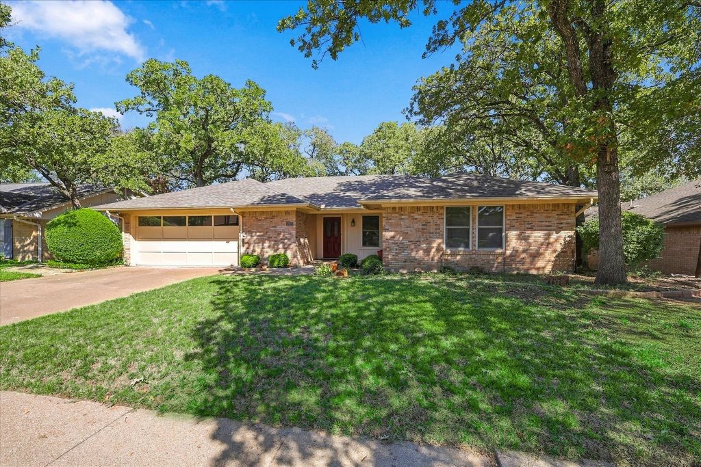 212 Heneretta Drive, Hurst, TX 76054 — exterior