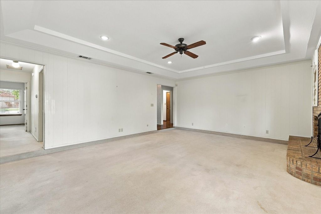 212 Heneretta Drive, Hurst, TX 76054 — photo 5