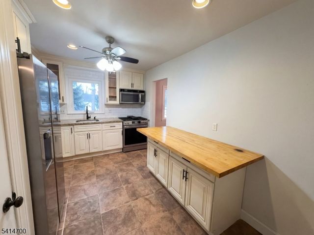 78 Parkside Rd, Plainfield City, NJ 07060