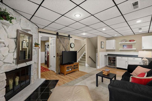 9 Krystana Way, Madison, WI 53711