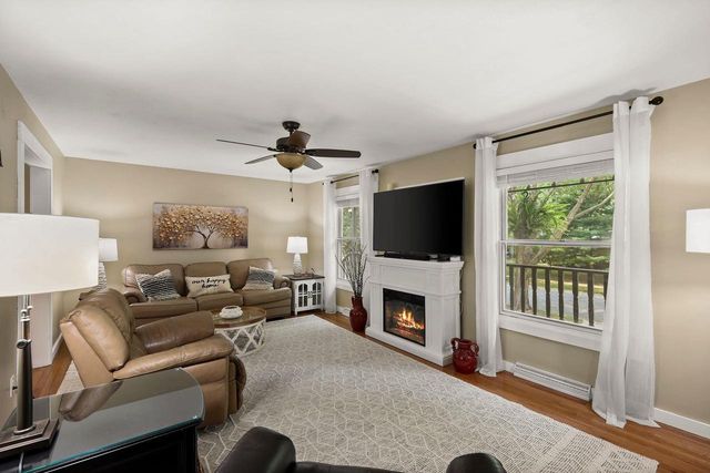 9 Krystana Way, Madison, WI 53711