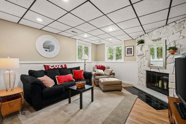 9 Krystana Way, Madison, WI 53711