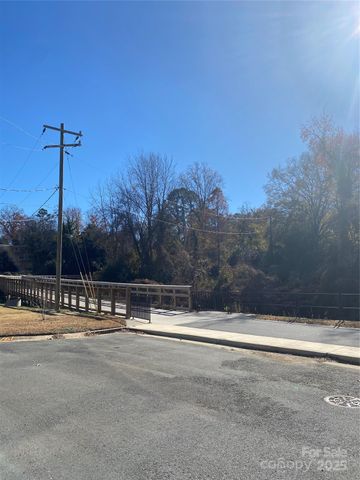 524 Wakefield Drive A, Charlotte, NC 28209