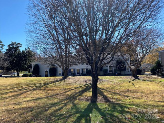 524 Wakefield Drive A, Charlotte, NC 28209