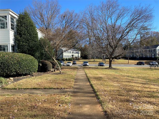 524 Wakefield Drive A, Charlotte, NC 28209