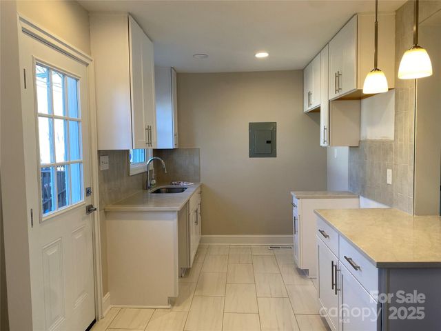 524 Wakefield Drive A, Charlotte, NC 28209