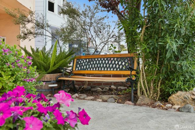 2555 20th Avenue, San Francisco, CA 94116