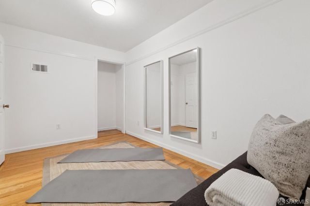 2555 20th Avenue, San Francisco, CA 94116