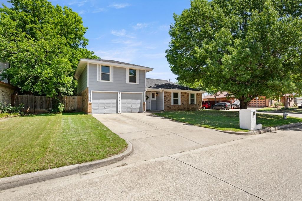 1233 Nicole Way, Fort Worth, TX 76028