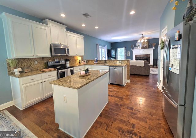 428 Oscar Court, Mcdonough, GA 30252