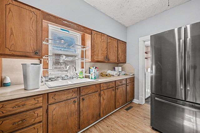 2504 AVENUE F, Council Bluffs, IA 51501