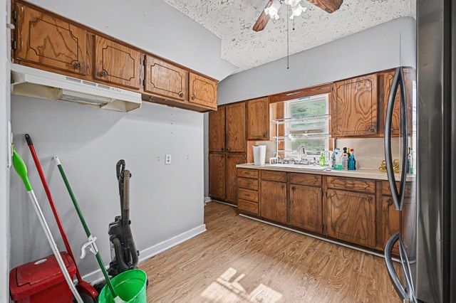 2504 AVENUE F, Council Bluffs, IA 51501