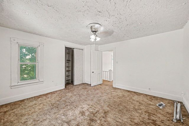 2504 AVENUE F, Council Bluffs, IA 51501