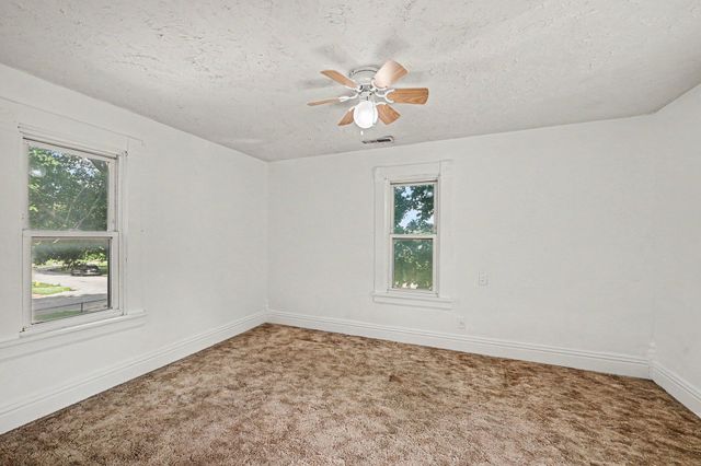 2504 AVENUE F, Council Bluffs, IA 51501