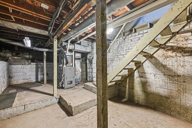 2504 AVENUE F, Council Bluffs, IA 51501