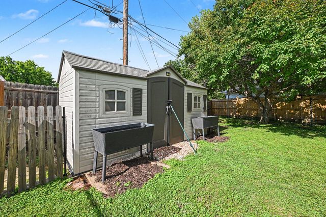 2504 AVENUE F, Council Bluffs, IA 51501