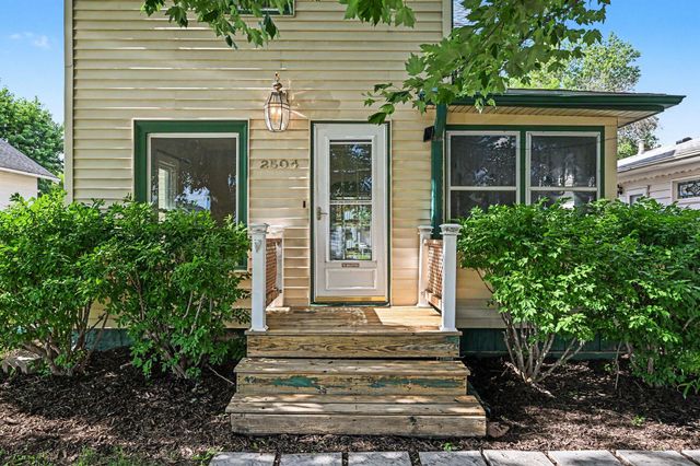 2504 AVENUE F, Council Bluffs, IA 51501