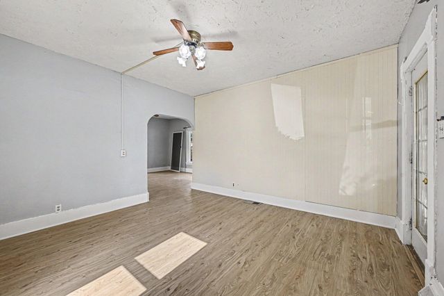2504 AVENUE F, Council Bluffs, IA 51501