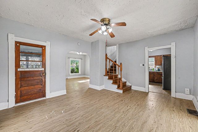 2504 AVENUE F, Council Bluffs, IA 51501