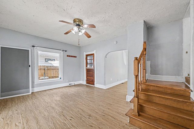 2504 AVENUE F, Council Bluffs, IA 51501