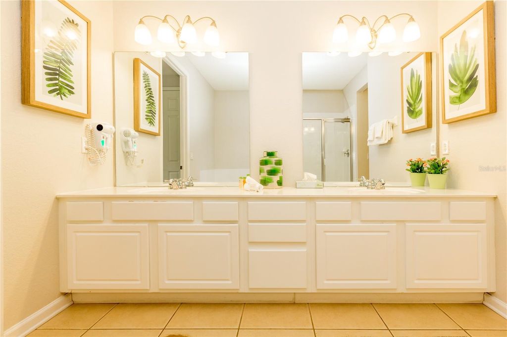 Image 15 of property listing at 5025 SHOREWAY LOOP 105, Orlando, FL 32819