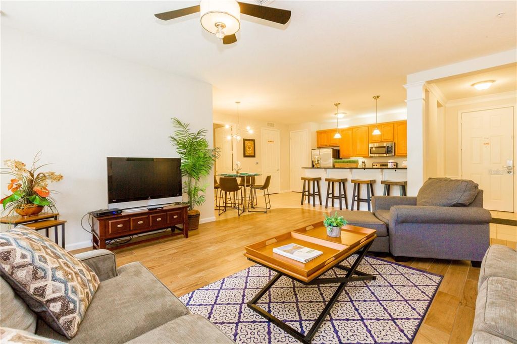 Image 7 of property listing at 5025 SHOREWAY LOOP 105, Orlando, FL 32819