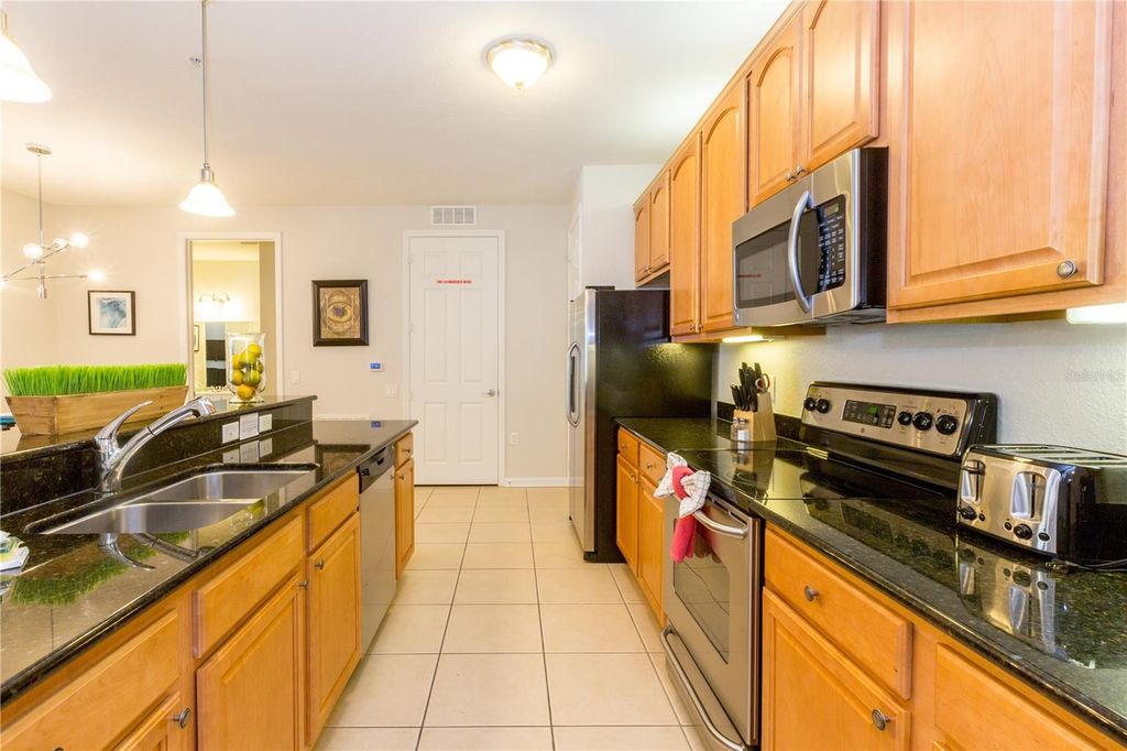 Image 10 of property listing at 5025 SHOREWAY LOOP 105, Orlando, FL 32819