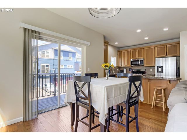22862 Sw FOREST CREEK Dr 203, Sherwood, OR 97140