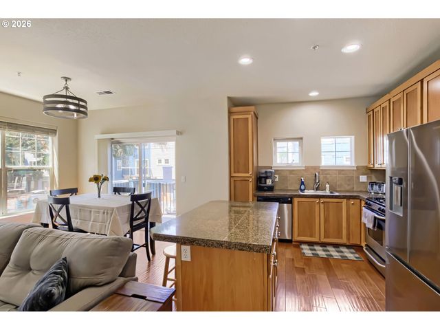 22862 Sw FOREST CREEK Dr 203, Sherwood, OR 97140