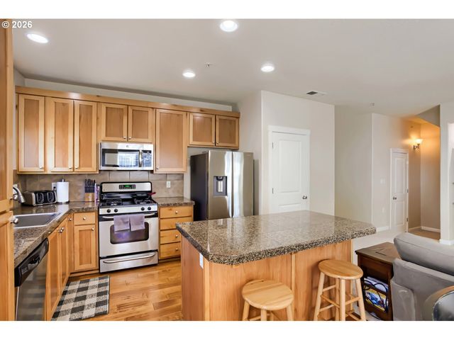 22862 Sw FOREST CREEK Dr 203, Sherwood, OR 97140
