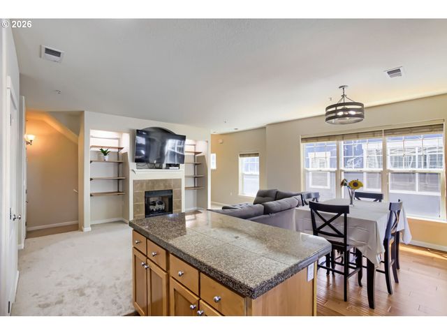 22862 Sw FOREST CREEK Dr 203, Sherwood, OR 97140