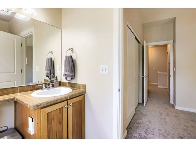 22862 Sw FOREST CREEK Dr 203, Sherwood, OR 97140
