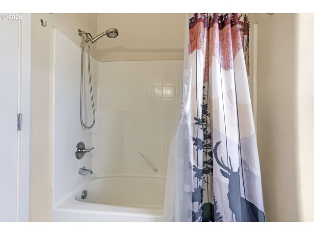 22862 Sw FOREST CREEK Dr 203, Sherwood, OR 97140