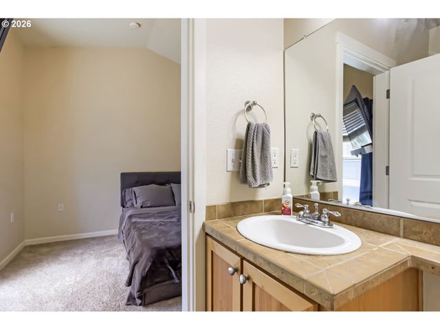 22862 Sw FOREST CREEK Dr 203, Sherwood, OR 97140