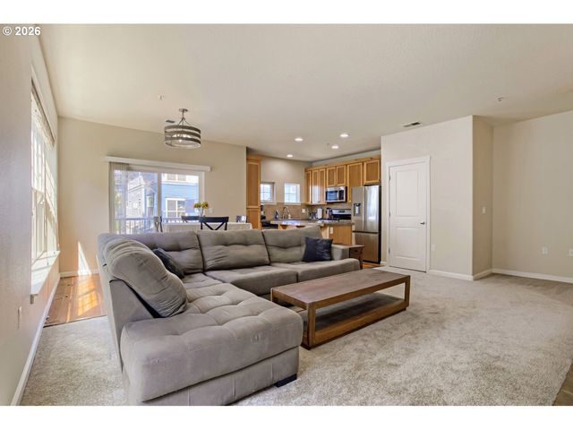 22862 Sw FOREST CREEK Dr 203, Sherwood, OR 97140
