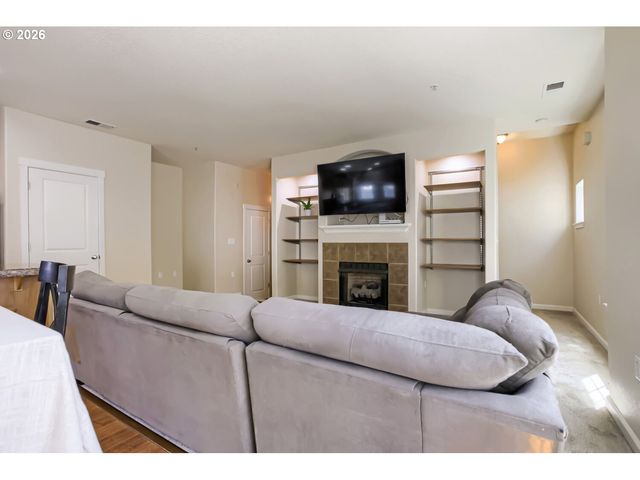 22862 Sw FOREST CREEK Dr 203, Sherwood, OR 97140