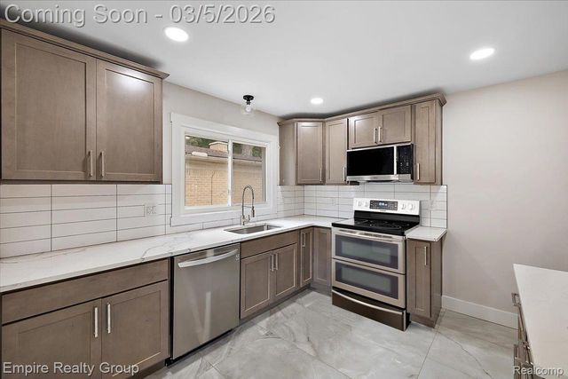 2038 Detroit Street, Dearborn, MI 48124