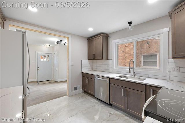 2038 Detroit Street, Dearborn, MI 48124