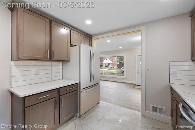 2038 Detroit Street, Dearborn, MI 48124