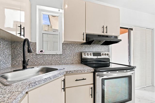 8800 NW 33RD AVE Avenue, Miami, FL 33147