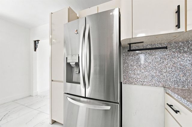 8800 NW 33RD AVE Avenue, Miami, FL 33147