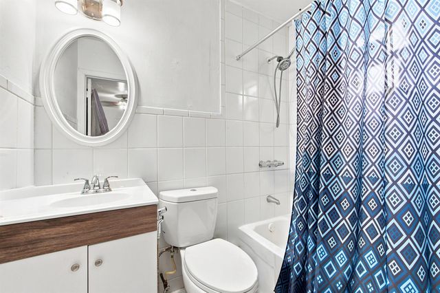 8800 NW 33RD AVE Avenue, Miami, FL 33147