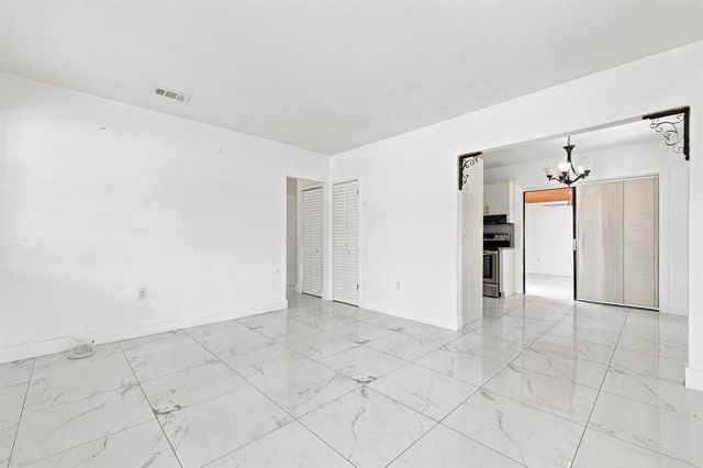 8800 NW 33RD AVE Avenue, Miami, FL 33147